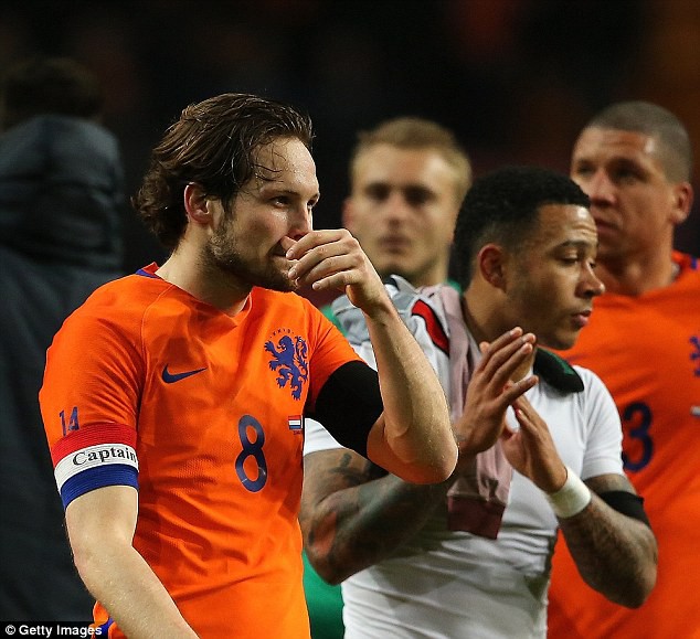 Man Utd bất ngờ nhận tin dữ “từ trên trời rơi xuống”
