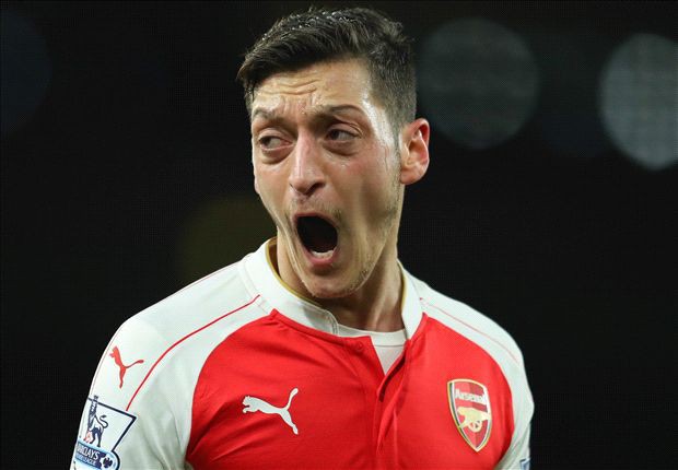 Mesut Oezil chính thức lên tiếng về tương lai ở Arsenal