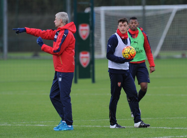 Tối hậu thư của Oezil: “Còn Wenger, tôi sẽ ra đi”