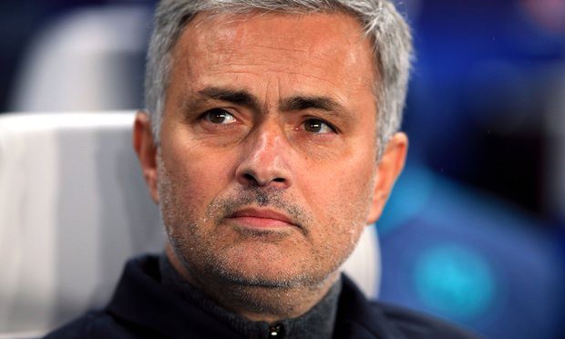 Mourinho ký hợp đồng giao kèo với Man Utd