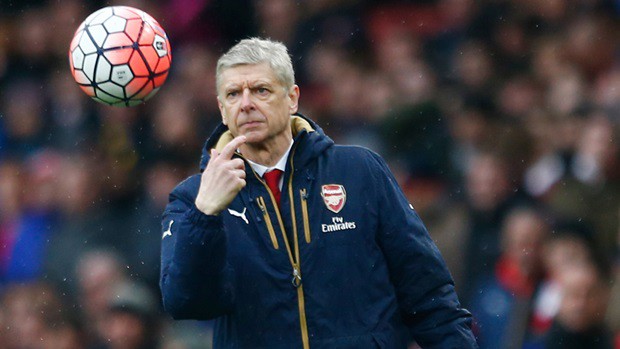 Wenger trách móc CĐV Arsenal quá tham lam