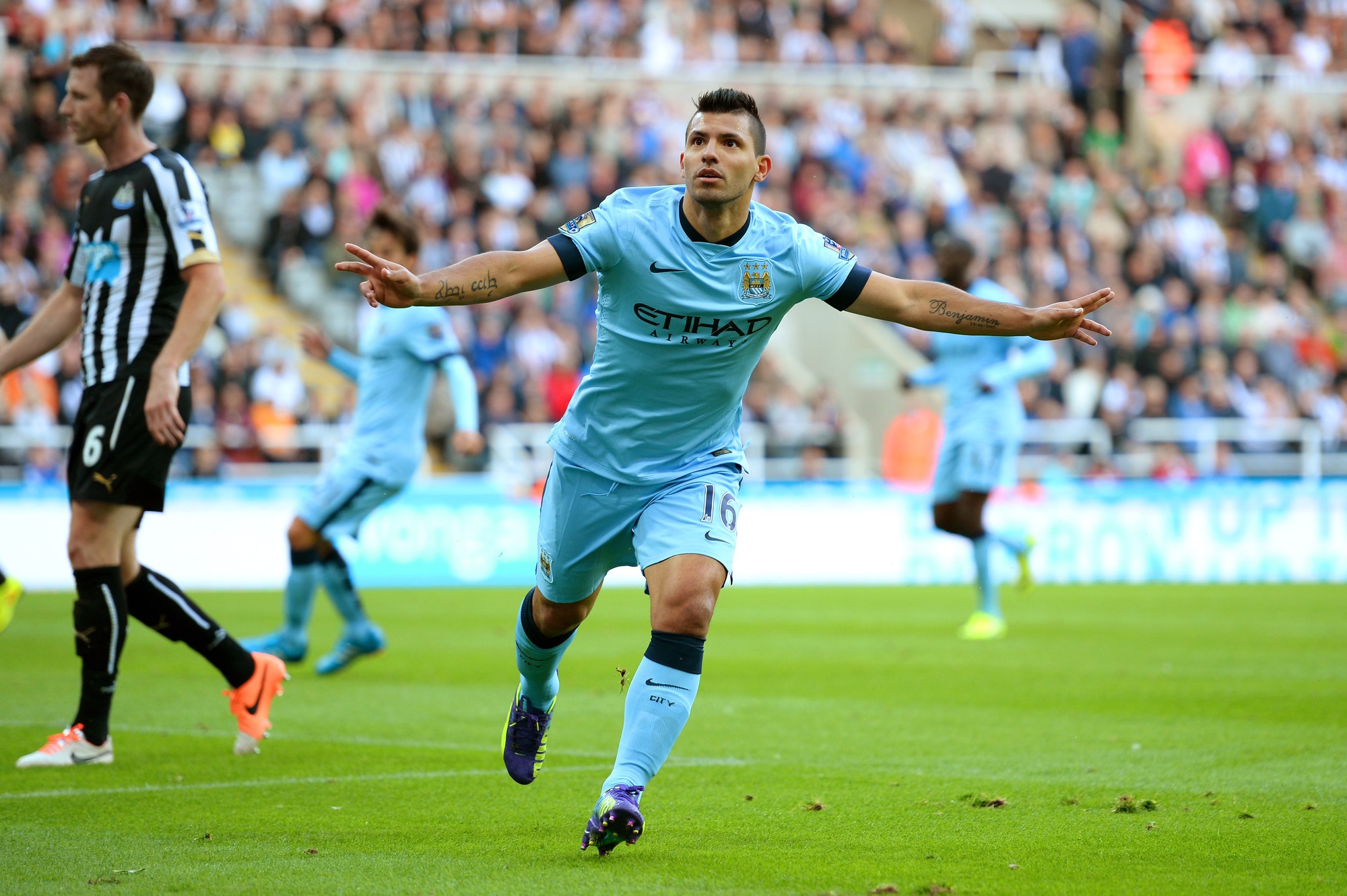 Aguero nổ súng, Man City chia điểm tại St Jame’s Park