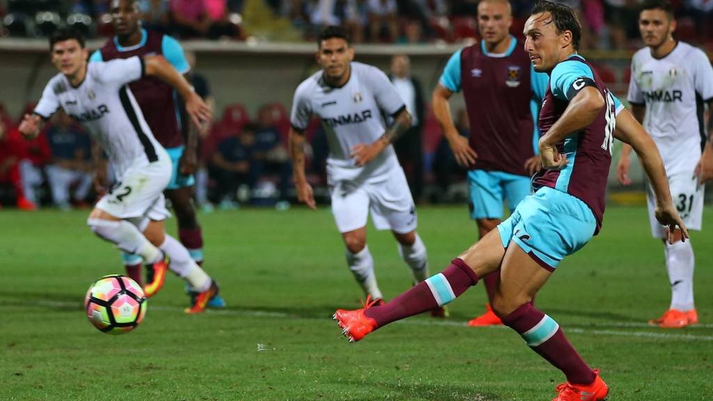 Astra - West Ham: Đánh rơi chiến thắng trên đất Romania