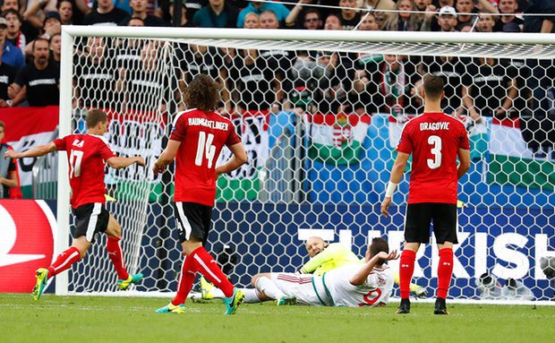 Bảng F, Áo 0-2 Hungary: Nỗi buồn cho người Áo