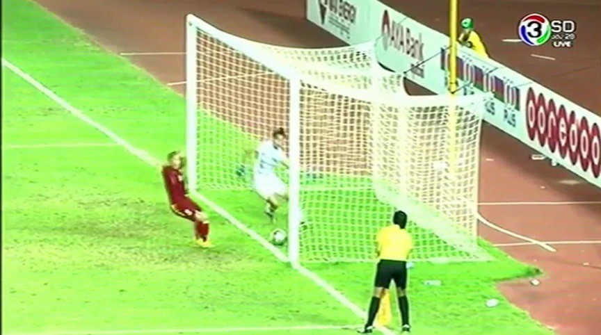 Bóng đã qua vạch vôi sau cú đá penalty của Nguyễn Thị Liễu?
