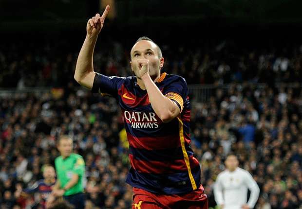 CĐV Real Madrid dành tặng những tràng pháo tay cho Iniesta