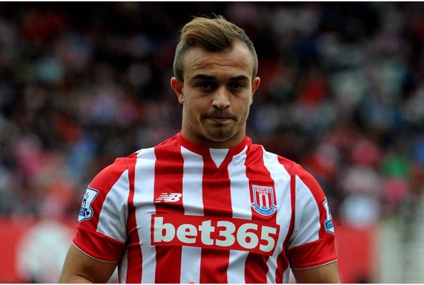 CĐV trên sân Goodison Park ngả mũ trước tuyệt phẩm của Xherdan Shaqiri