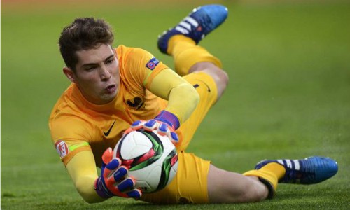 Con trai Zidane tái hiện tấm thẻ đỏ tai tiếng nhất sự nghiệp cha