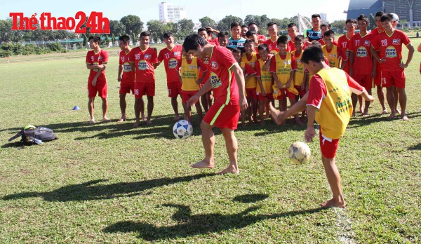 Công Phượng bị “lố” trước bài tâng bóng nghệ thuật