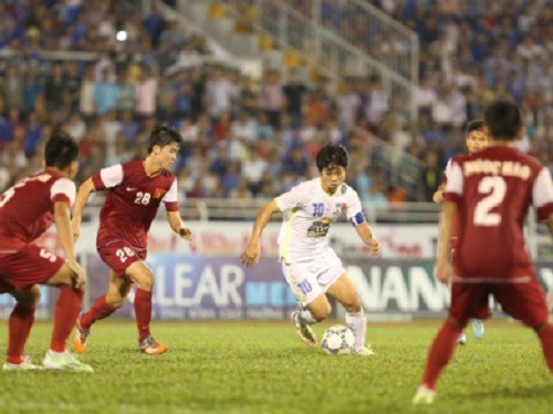 Công Phượng sút phạt như Rooney, solo chẳng kém Messi