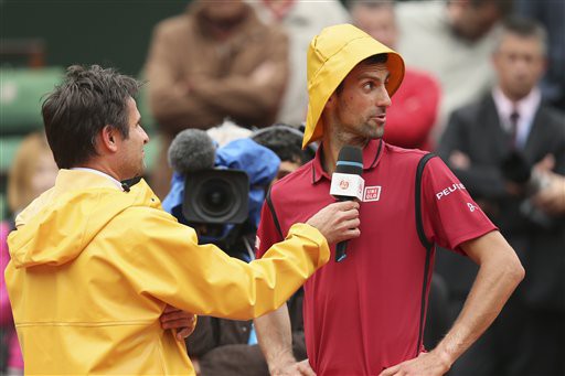 Djokovic và những khoảnh khắc hài hước tại vòng 4 Roland Garros