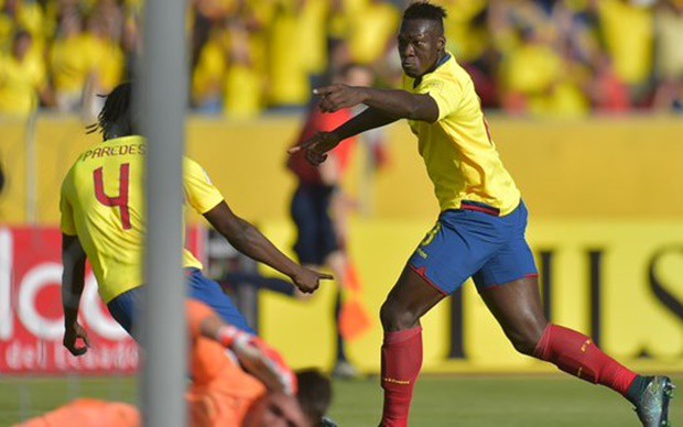 Ecuador 2-1 Uruguay: Hạ Uruguay, Ecuador chễm chệ ngôi đầu