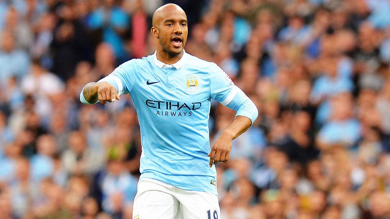 Fabian Delph nhân đôi cách biệt cho đội chủ nhà