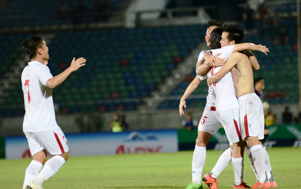 VIDEO: Giây phút đăng quang AYA Bank Cup 2016 của ĐT Việt Nam