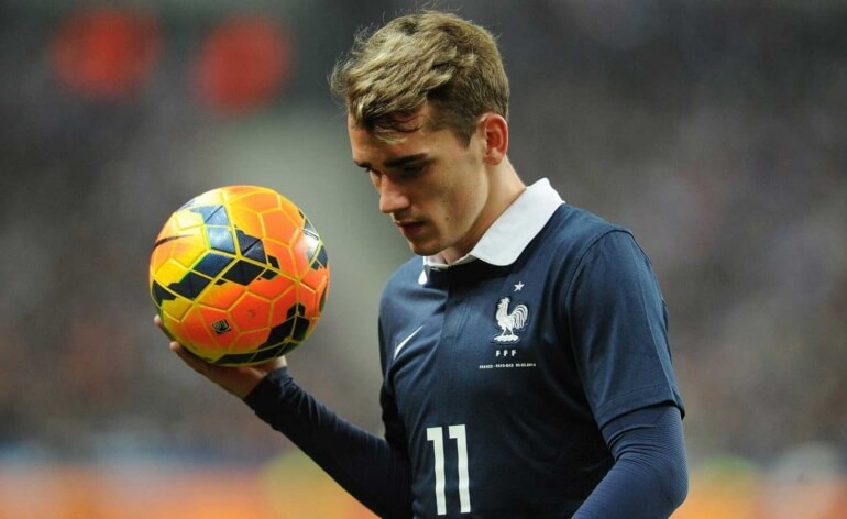 Griezmann và pha tranh chấp làm nổ bóng thi đấu