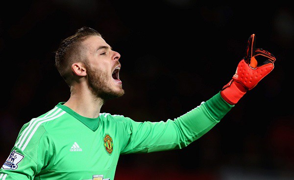 Học đòi Neuer, De Gea khiến CĐV Man Utd đứng tim
