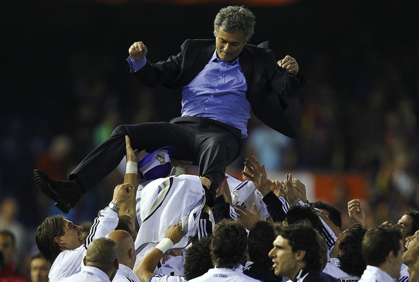 Khoảnh khắc siêu kinh điển: Danh hiệu đầu tiên của Mourinho