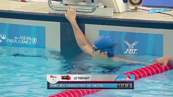 Lê Tiến Đạt phá kỷ lục 100m ếch tại Asean Para Games 2015