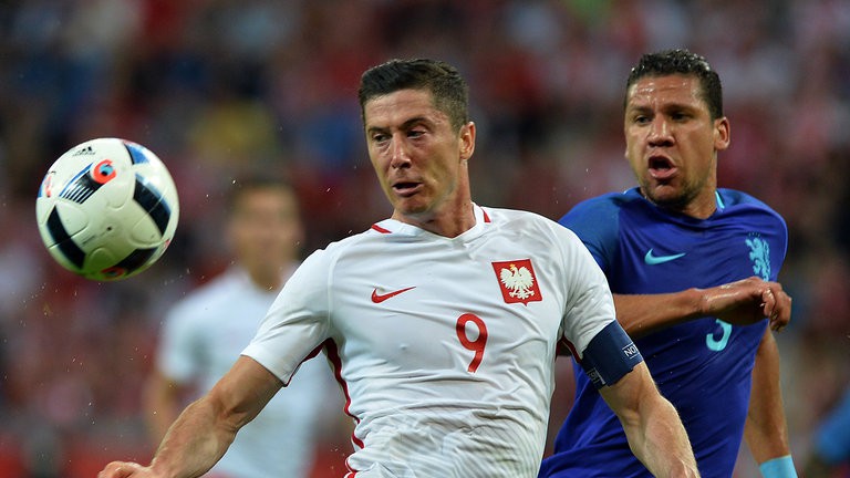 Giao hữu quốc tế, Ba Lan 1-2 Hà Lan: Lewandowski im tiếng
