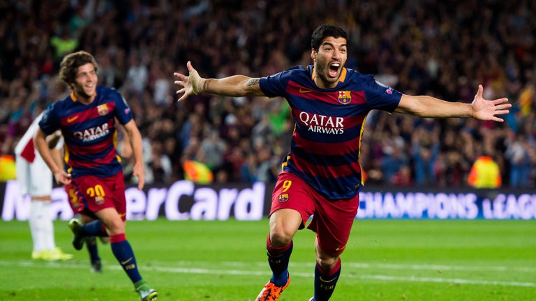 Luis Suarez vẩy má ngoài điệu nghệ mở tỉ số trận đấu