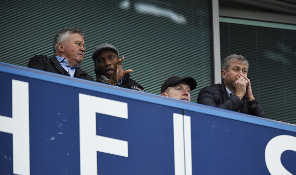 Mặc Hiddink và Drogba, CĐV Chelsea vẫn hô vang 'Jose Mourinho'