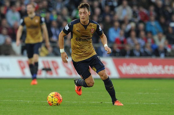 Chiêm ngưỡng những pha kiến tạo của "Vua kiến tạo" Ozil