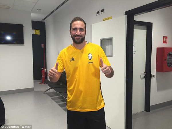 Juventus sôi sục đón hợp đồng kỷ lục Higuain