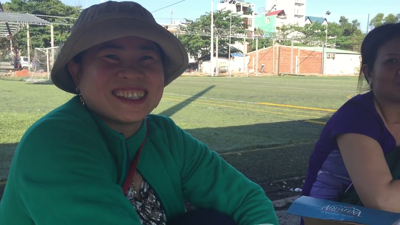 Nụ cười tỏa nắng của “mẫu thân” ngôi sao nhí Chu Minh Quân