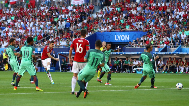 Ronaldo thất bại trong cuộc đua danh hiệu Bàn thắng đẹp EURO 2016