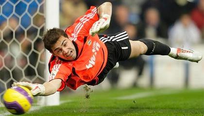 Thủ thành tuyển Haiti tái hiện pha cản phá kinh điển của Casillas