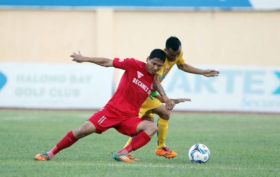 Những pha "chém đinh chặt sắt" tại vòng 17 V. League
