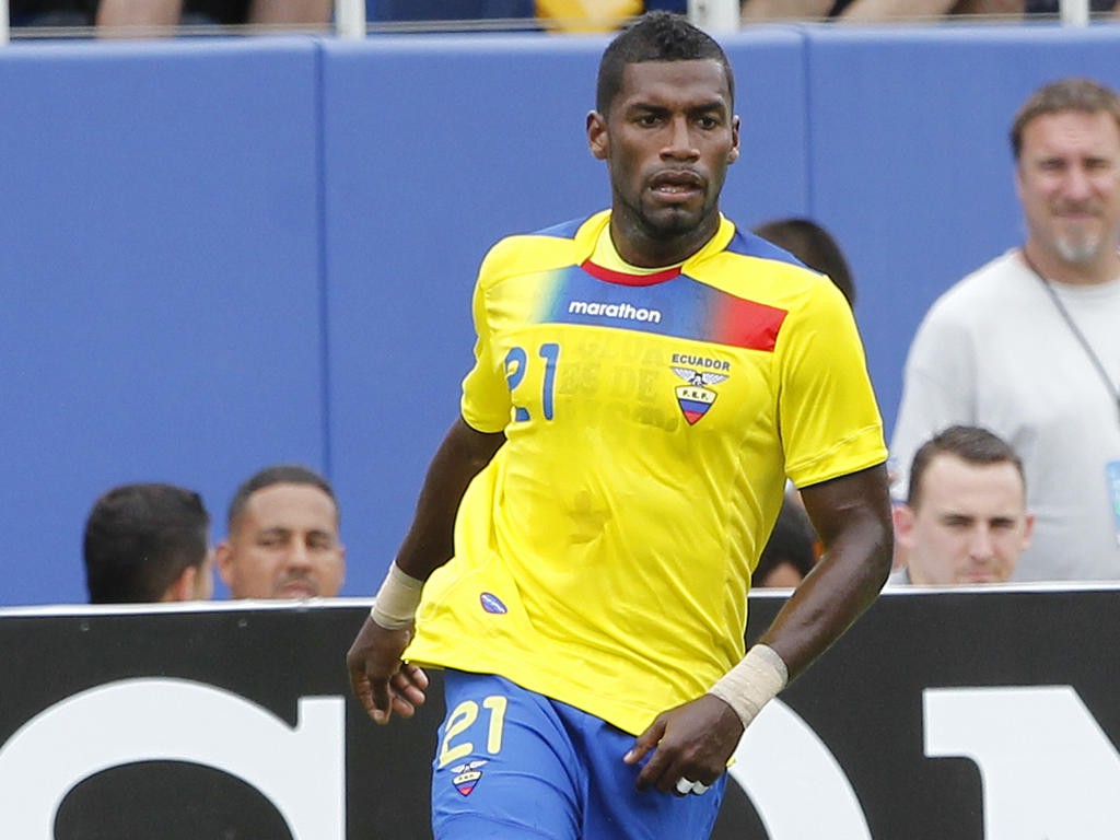Tuyệt chiêu phạm lỗi có 1-0-2 của cầu thủ Ecuador