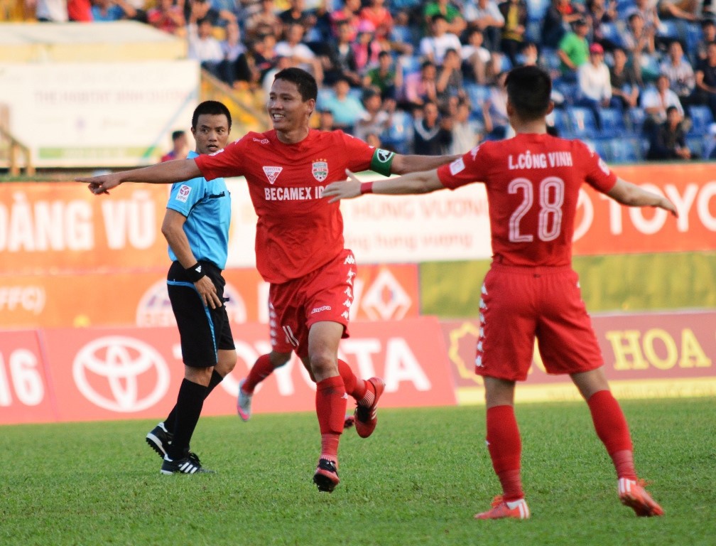 Anh Đức tự tin hạ gục thủ thành Giang Tô bằng panenka