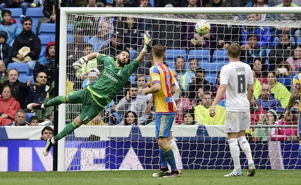 Bàn thắng xé lưới Real đẹp nhất vòng 37 La Liga