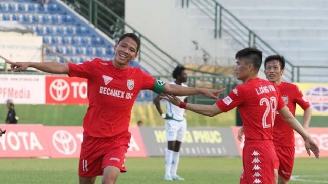 Công Vinh “đạp đổ” bàn thắng của Anh Đức?