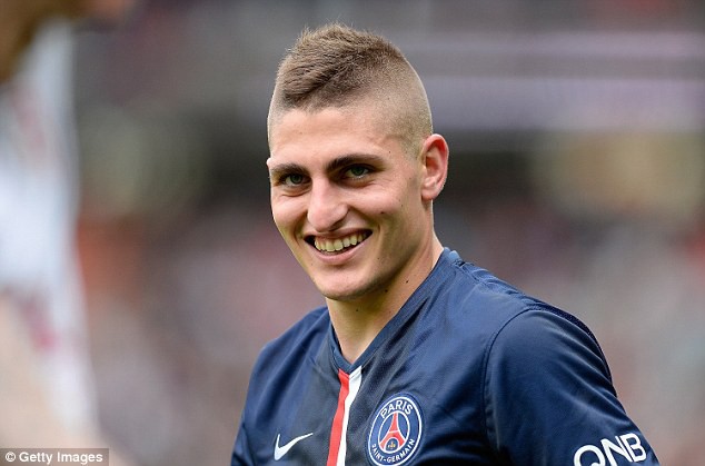 CĐV ‘ngã ngửa’ trước pha phạm lỗi hài hước của Marco Veratti
