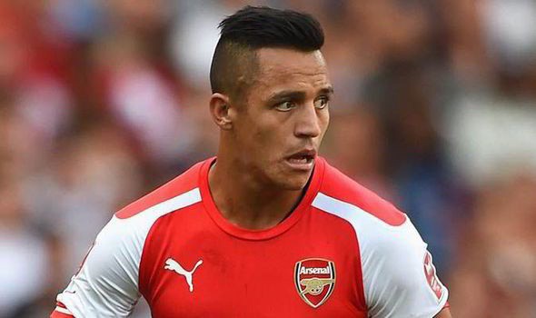 Thất vọng với đồng đội, Sanchez bỏ ra ngoài ngồi nghỉ cùng CĐV