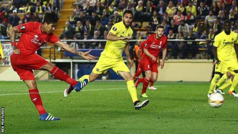 Cột dọc liên tiếp từ chối bàn thắng của Villarreal và Liverpool