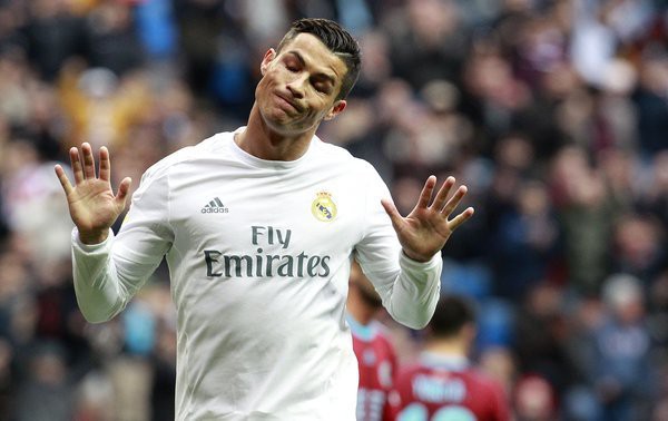 Video CR7 biến dạng sau khi lập hat-trick vào lưới Espanyol