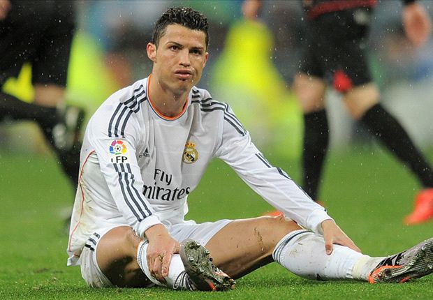 CR7 lọt Top những pha bỏ lỡ khó tin nửa đầu mùa giải 2015/16