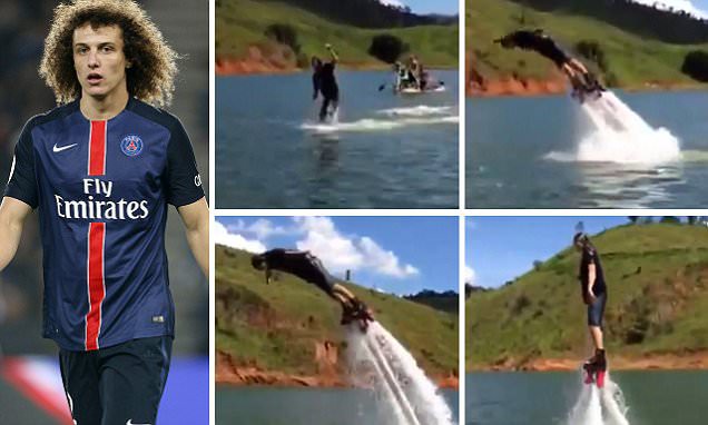 Video: David Luiz biểu diễn kỹ năng Flyboard điêu luyện tại quê nhà