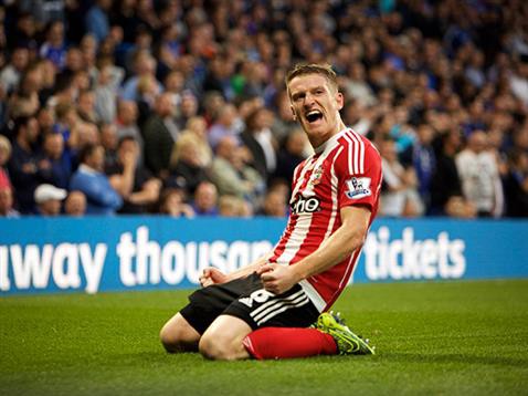 Davis hạ gục thủ thành Lloris, giúp Southampton vươn lên dẫn trước