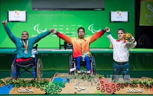 Video lễ thượng cờ trao HCV lịch sử của Lê Văn Công tại Paralympic