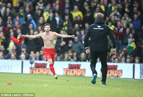 Klopp ăn mừng đầy cảm xúc sau bàn thắng của Lallana