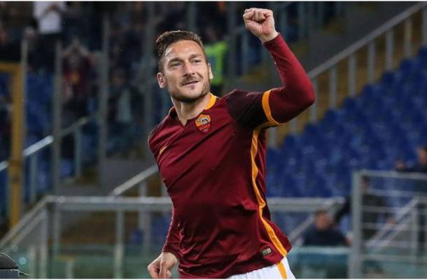 Francesco Totti lập cú đúp Roma ngược dòng ngoạn mục trên sân nhà