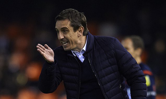 Gary Neville “chợ búa” ra sao trong trận hòa Deportivo?