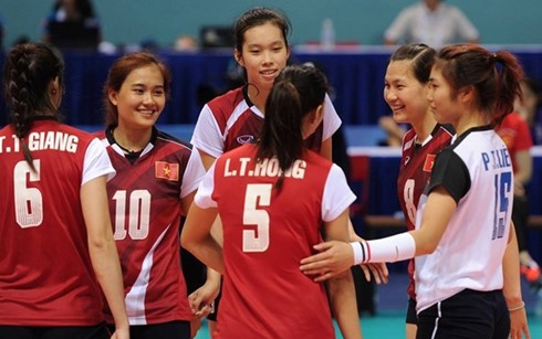 Video: Hạ trẻ Trung Quốc, tuyển Bóng chuyền Việt Nam vào chung kết VTV Cup