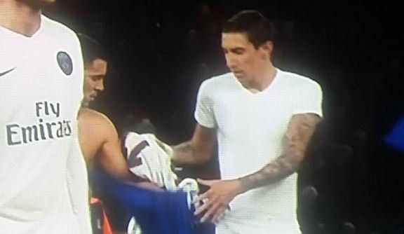 Hazard khiến CĐV phẫn nộ khi đổi áo với Di Maria