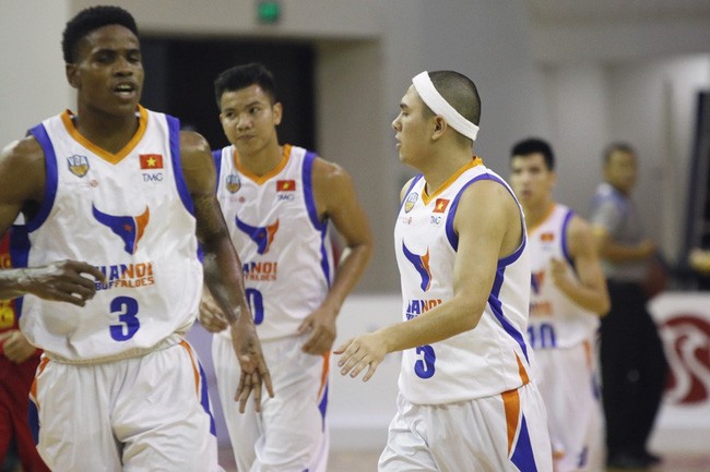 Video: Hiệp 4 bùng nổ, HN Buffaloes giành vé vào vòng Play-off