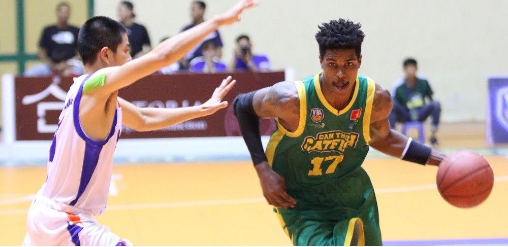 Video: HN Buffaloes đả bại CT Catfish ở những phút cuối hiệp 4